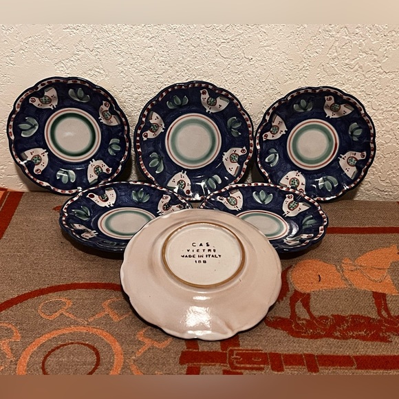 Vietri CAS Campagna Chicken Blue Border Red Dots 6" Bread Plate - Picture 4 of 9